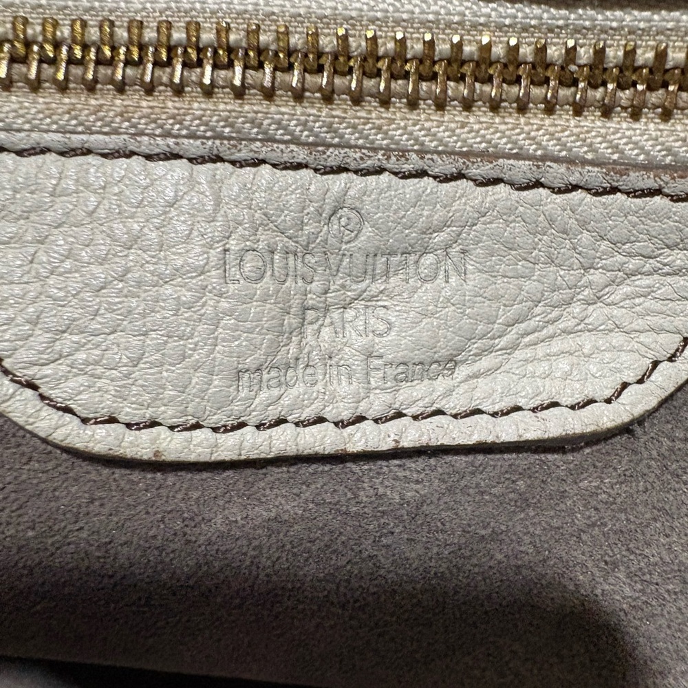Louis Vuitton Mahina hobo Creamy mint colored Shoulder Bag - Picture 9 of 16